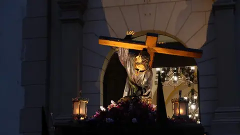 La Tercera Caída sale de San Lázaro ara homenajear a sus fallecidos_17