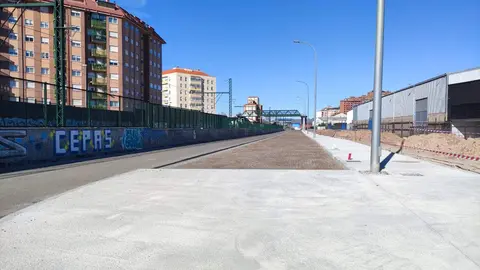 Zona de aparcamientos provisionales en la Avenida del Ferrocarril