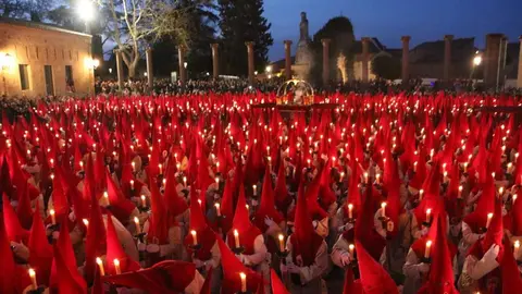Zamora se sume en el Silencio ante el Smo. Cristo de las Injurias_15