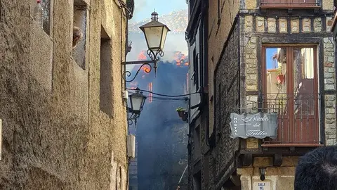 Incendio en La Alberca. Fotografía: @panikeroj