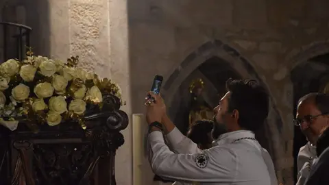 Nuestra Madres de las Angustias desfila en la noche del Viernes Santo_38