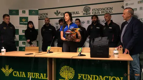 Sara García presenta su nuevo casco de competición para la temporada 2023