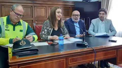 Virginia Barcones, Francisco Iturralde (TeCol jefe del Sector de Tráfico de la GC en CyL) y Sergio Gómez Deán (subjefe provincial de la DGT)