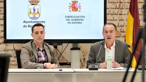 Luciano Huerga y Ángel Blanco tras la Junta Local de Seguridad