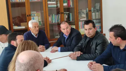 Francisco Requejo y miembros de Zamora Sí en la reunión con la Asociación de Vecinos El Puentico de Pinilla