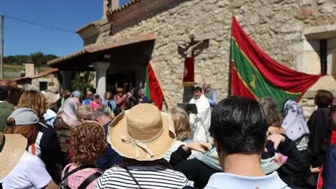 Cientos de zamoranos disfrutan del buen tiempo en Valderrey (6)