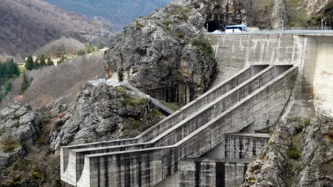 Presa de Riaño. Aliviadero lateral