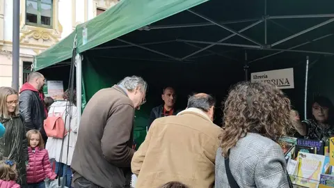 Stands de las librerías zamoranas por el Día del Libro_5