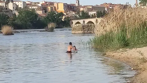 Baño playa de Los Pelambres
