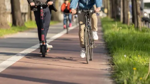 Carril bici. Fotografía de archivo