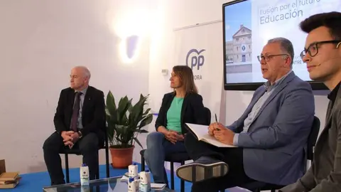 Prada durante la presentación de las líneas maestras de la propuesta de Gobierno del PP al Ayuntamiento de Zamora_2