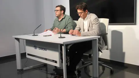 Los portavoces del PP en el Ayuntamiento de Zamora, Víctor López de la Parte y David Ángel Hernández