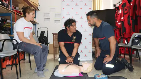 Desfribilación semiautomatica externa Cruz roja formación