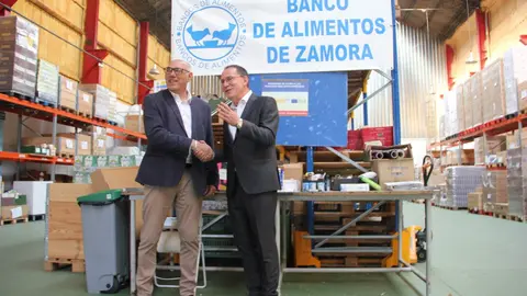 El subdelegado del Gobierno, Ángel Blanco y el presidente del Banco de Alimentos de Zamora, Andrés Rincón