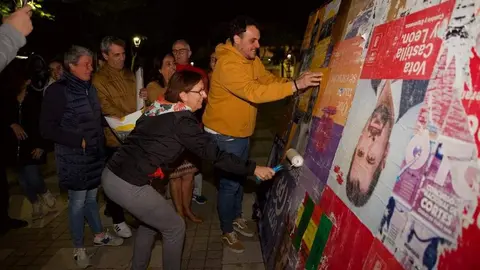 toro pegada carteles  (4)