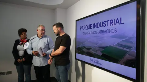 Jesús María Prada en la presentación del proyecto junto a Beatriz Lozano y Manuel Martín