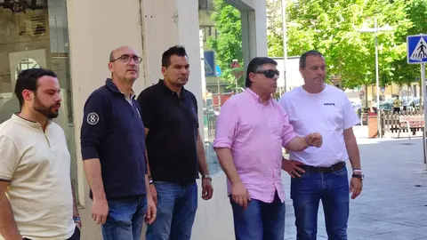 Francisco Requejo, candidato de Zamora Sí, visita el barrio de La Lana