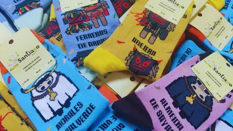 Nuevos calcetines personalizados sobre las mascaradas. Fotografía: Santiago Textil