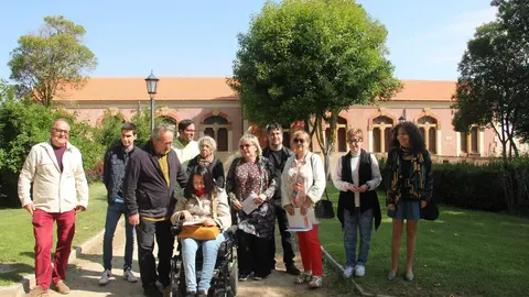 El quipo de Gobierno de IU frente a las instalaciones del nuevo Museo Pedagógico