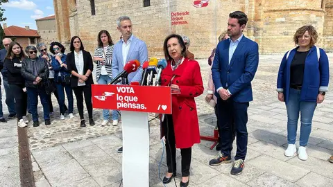 La ministra de Defensa, Margarita Robles, durante su visita a Toro