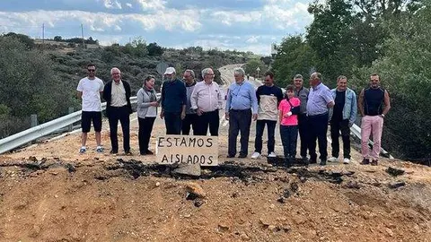 El PSOE exige una intervención urgente de
la Junta para reparar la carretera ZA-912 a
Villardeciervos desde la N-631