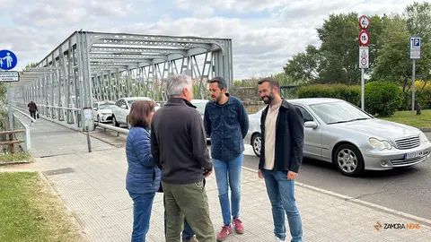 David Gago en el Puente de Piedra