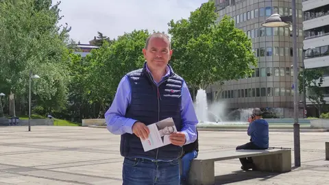 Francisco Requejo, candidato de Zamora Sí, en la plaza de La Marina