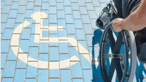 Movilidad personas con problemas motores. Fotografía de archivo