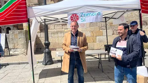 Francisco Requejo durante la campaña electoral de Zamora Si