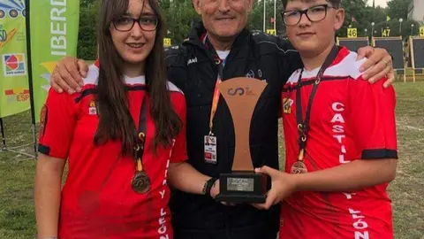Jara, Daniel y Rodri orgullosos con sus medallas