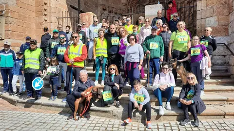 Participantes en la I marcha contra el cáncer organizada por Ubuntu Roales
