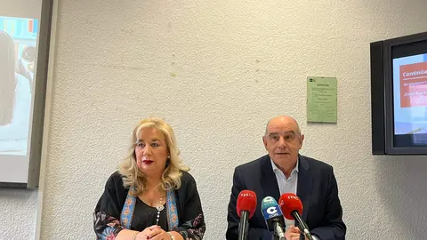 Antonio Rodríguez, Director del centro y Soledad Lozano tutora de prácticas de máster en UNED Zamora