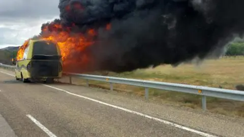 Autobús ardiendo Otero de Bodas