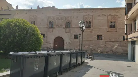 Contenedores ubicados en la Plaza de Zorrilla. Imagen UPL