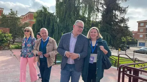 f0dc804a-c95d-456f-903c-0f73ee4e803e_tn