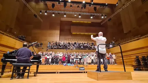 ALIZA Asociación Lírica de Zamora durante el ensayo del Concierto Colaborativo de Zarzuela con la OSCYL
