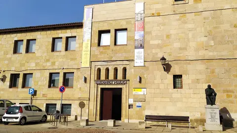 biblioteca Zamora