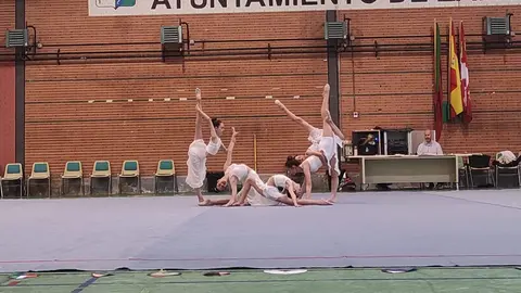 El Manuel Camba baila a ritmo de gimnasia rítmica con Mapecca (3)