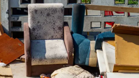 Sofá rescogida enseres domésticos. Fotografía de archivo2