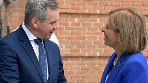 El ministro de Sanidad, José Miñones, y la comisaria europea de Salud y Seguridad Alimentaria, Stella Kyriakides