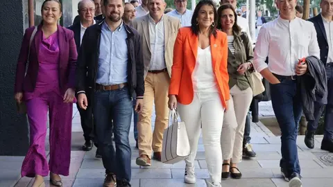 El secretario general del PSOE de Castilla y León, Luis Tudanca, junto a los miembros del Comité Federal