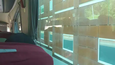 El autob&uacute;s de la l&iacute;nea Madrid-Zamora para a las puertas de Urgencias del Virgen de la Concha para dejar a una pasajera indispuesta. Fotograf&iacute;a: CEDIDA