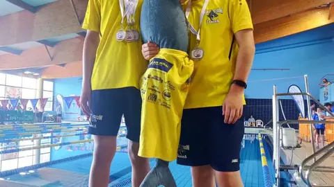 Hugo y Pablo natación