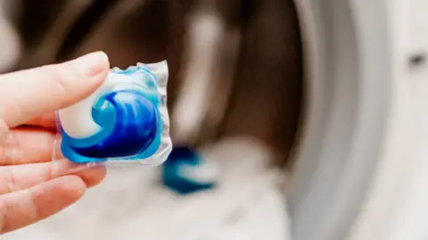 Cápsula lavadora. Fotografía de archivo