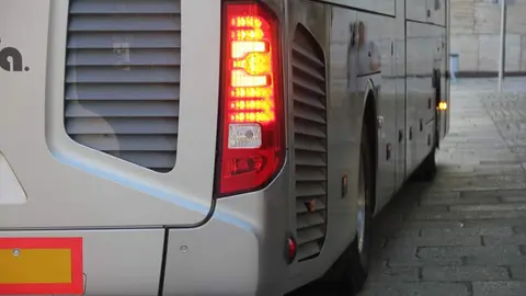 Autobús privado de transporte de viajeros2