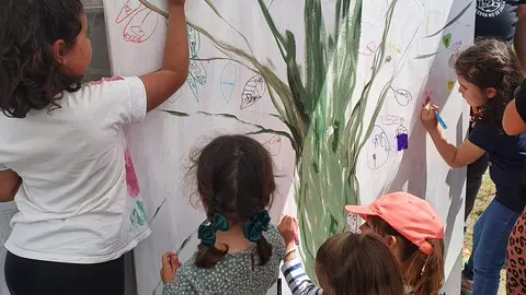 El árbol de la esperanza, una de las actividades realizadas durante el festival solidario de Villanueva de Valrojo