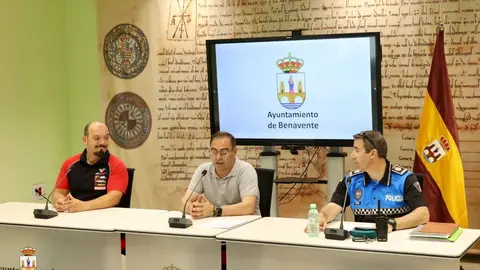 Carlos Blanco en la presentación en el Ayuntamiento de Benavente