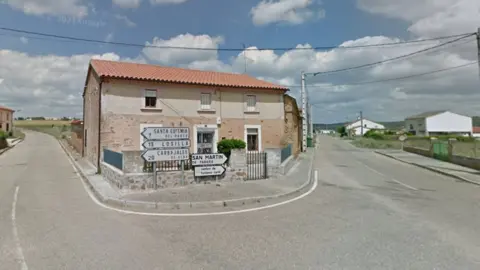 Confluencia en perilla de Castro de las carreteras ZA-P-2431 y ZA-P-2432