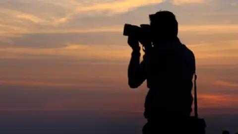 Persona haciendo fotos