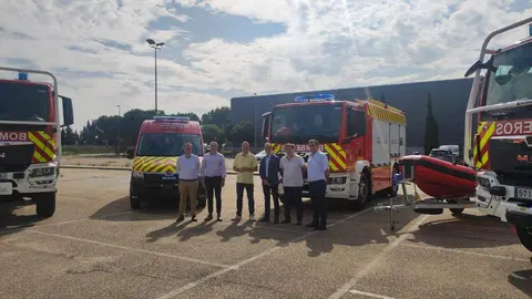 nuevos vehículos y una embarcación de salvamento